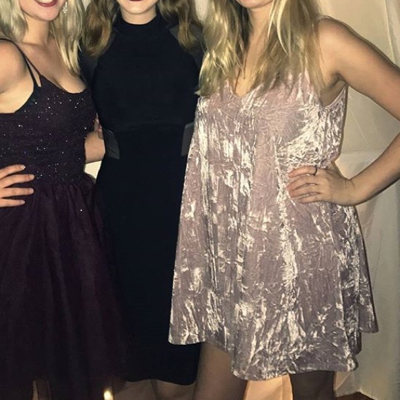 Pink Velvet Dress 🎀 - Picture 4 of 4